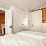 Unique & Cosy House In Center