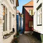 Unique & Cosy House In Center *
