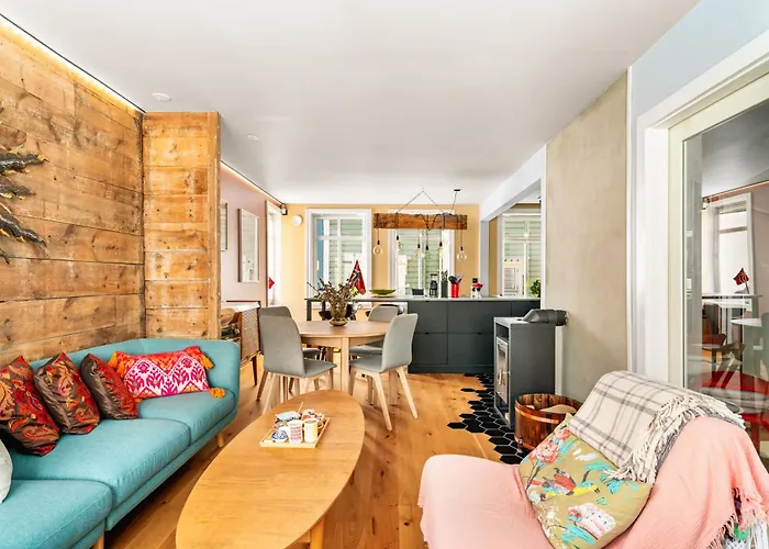 Unique & Cosy House In Center Apartment